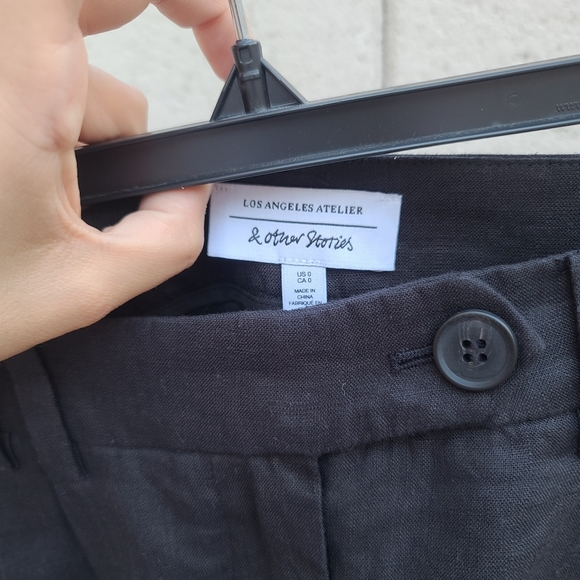 & Other Stories | Relaxed Linen Shorts in Black Size 0 - Picture 3 of 8